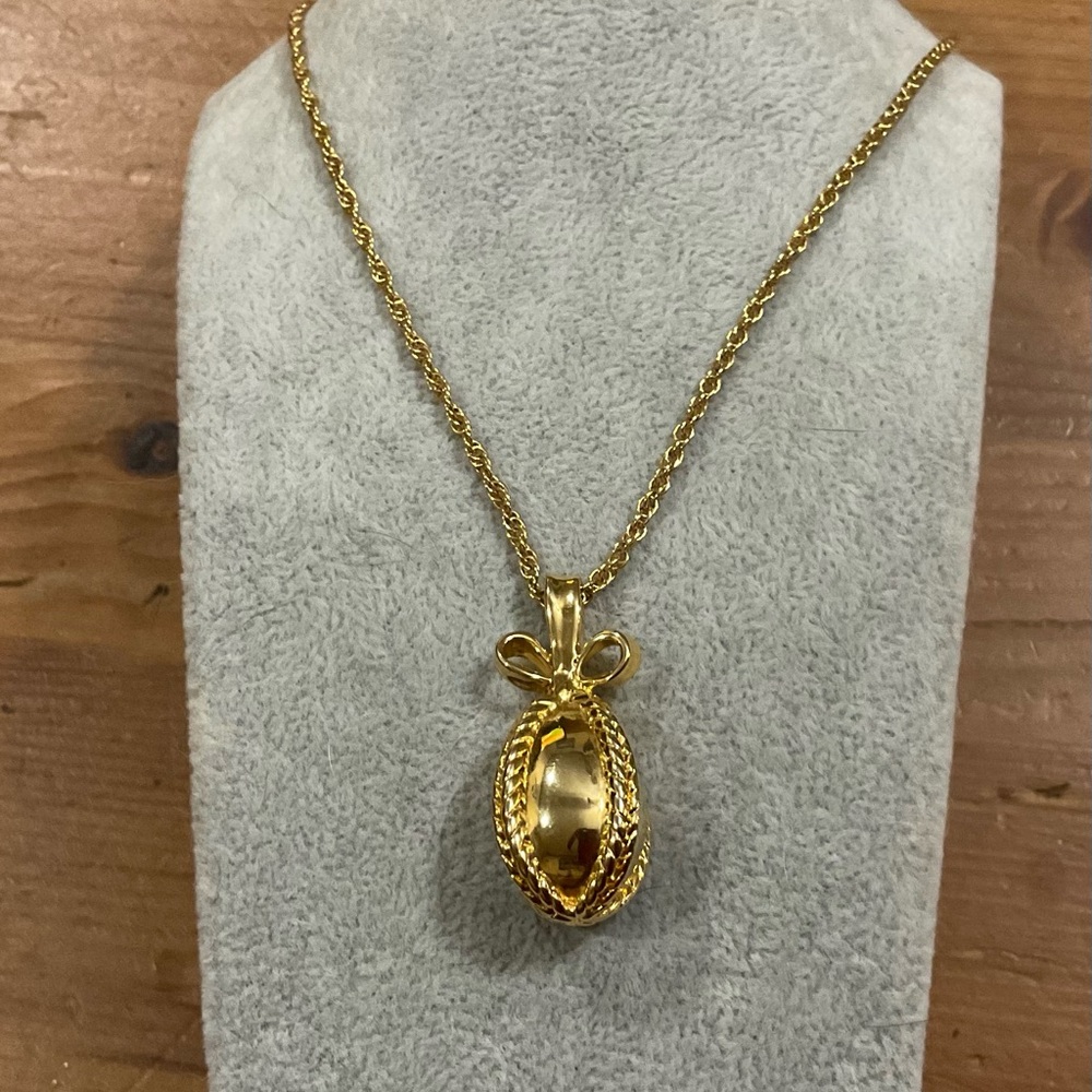 Joan Rivers: Faberge style egg and bow pendantGold Necklace Classic Chain Design